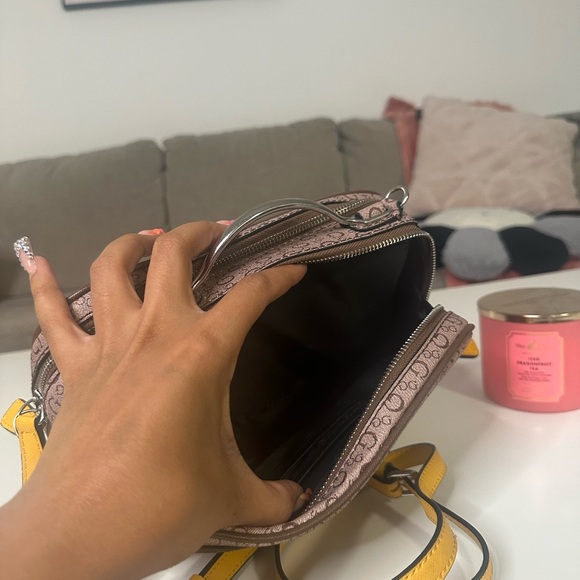 Guess Bag - Picture 4 of 8